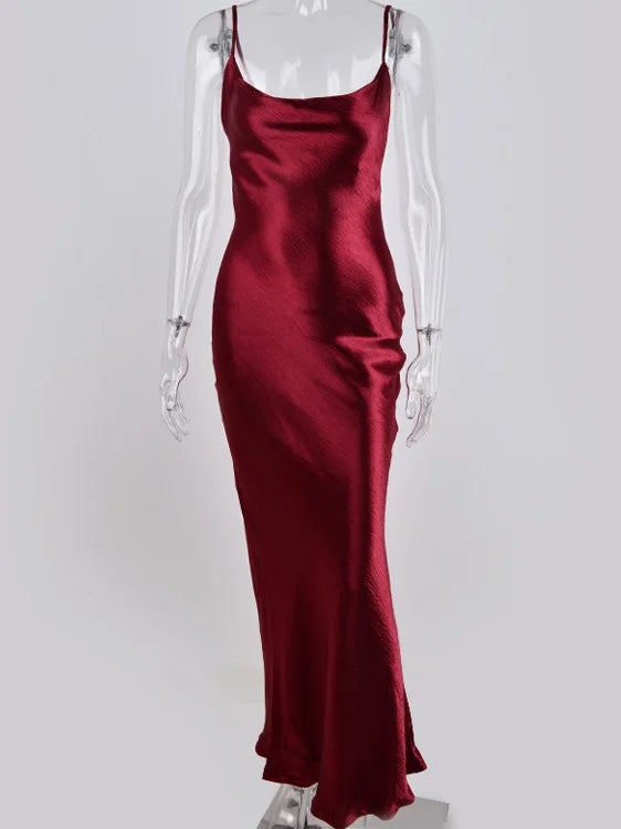 Robe Longue Satin Bretelles Lacets Dos Nu — Soirée Élégante 2026