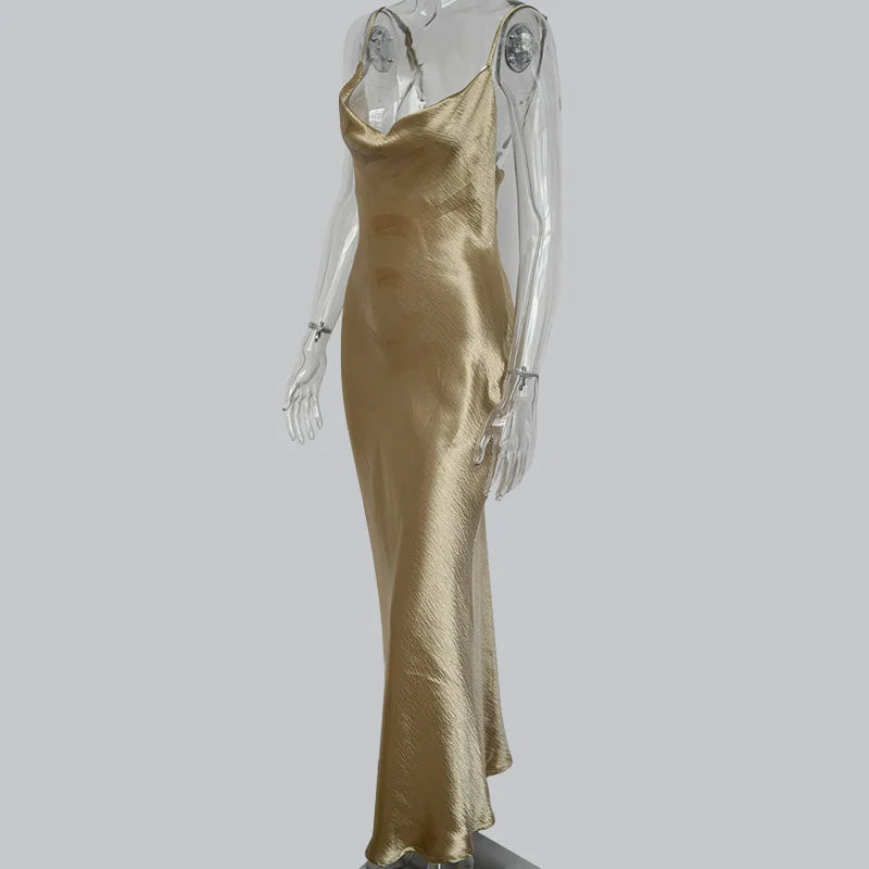 Robe Longue Satin Bretelles Lacets Dos Nu — Soirée Élégante 2026