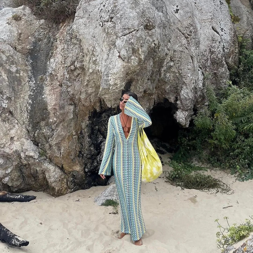 Robe Longue Maxi à Rayures Colorées au Crochet — Décolleté V & Fente Élégante