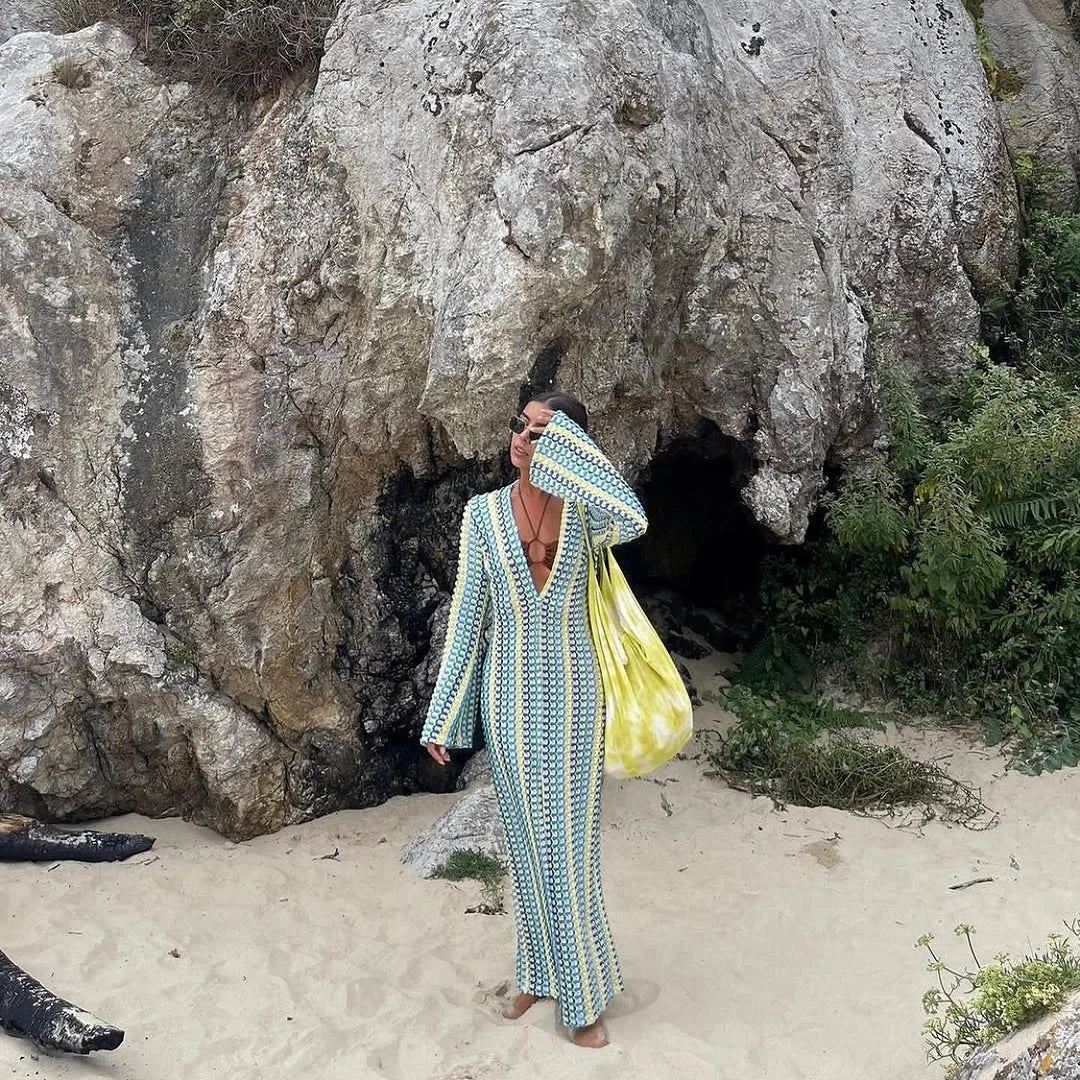 Robe Longue Maxi à Rayures Colorées au Crochet — Décolleté V & Fente Élégante
