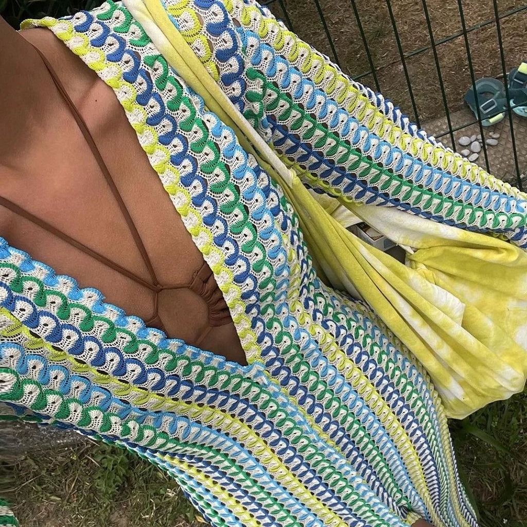 Robe Longue Maxi à Rayures Colorées au Crochet — Décolleté V & Fente Élégante