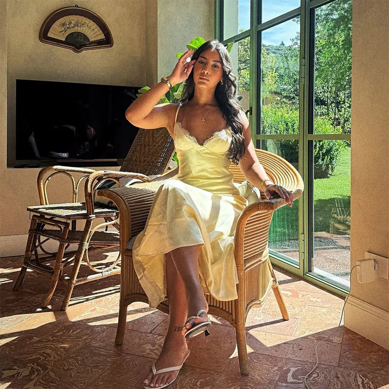Robe Midi Satin Jaune Beurre — Dîner & Soirée Été 2026