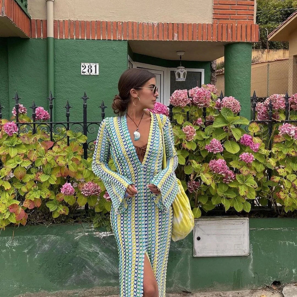 Robe Longue Maxi à Rayures Colorées au Crochet — Décolleté V & Fente Élégante