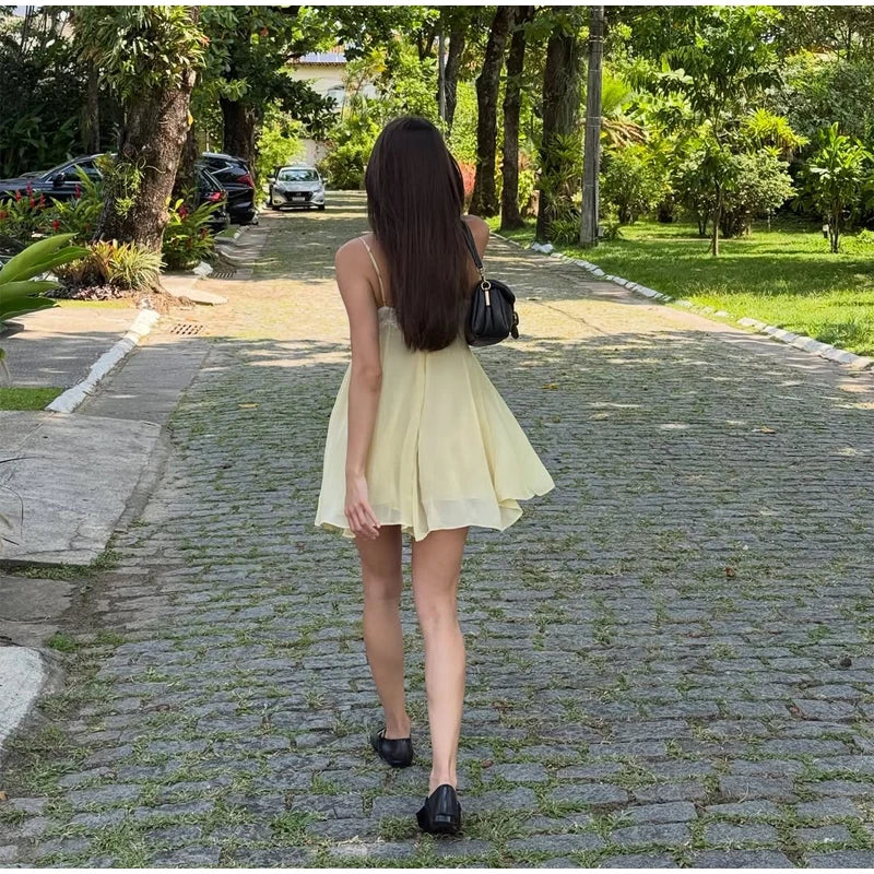 Robe Midi Satin Jaune Beurre — Dîner & Soirée Été 2026