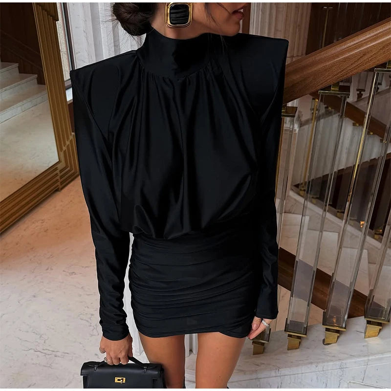 Mini-Robe Noire Épaulettes Plisées & Col Montant — Coupe Slim Tendance 2025