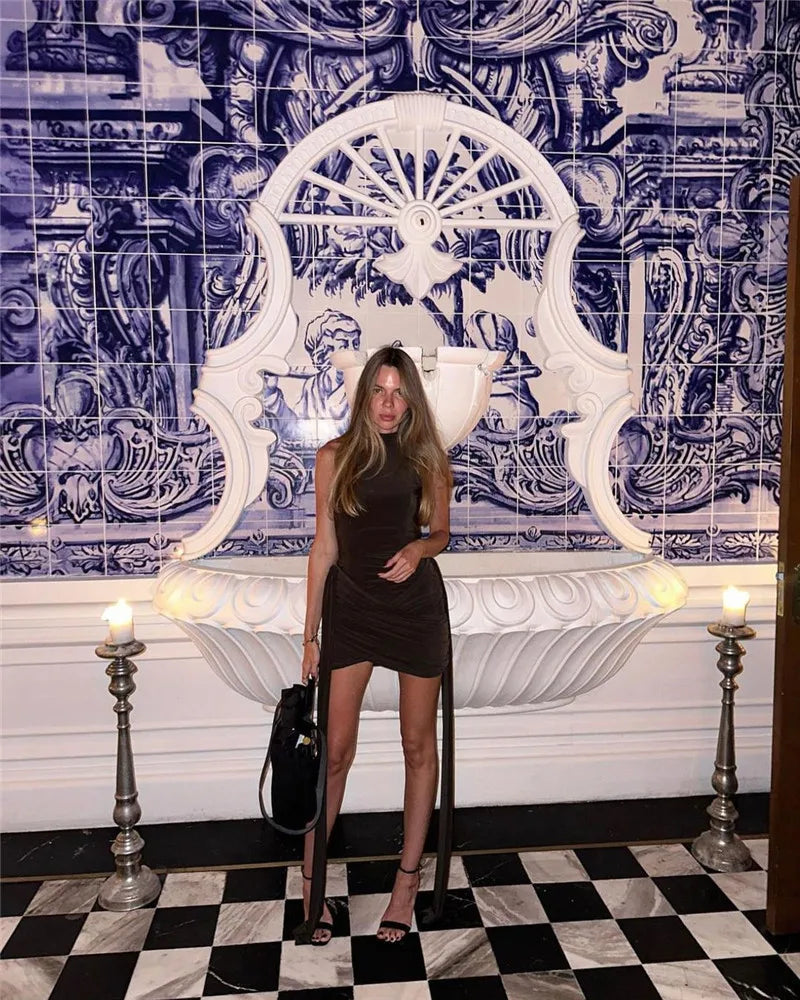 Robe Mini Col Roulé Ruchée — Soirée & Club Été 2026