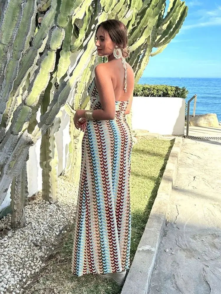 Robe Halter Décolleté V Profond Dos Nu — Soirée & Plage Été 2026