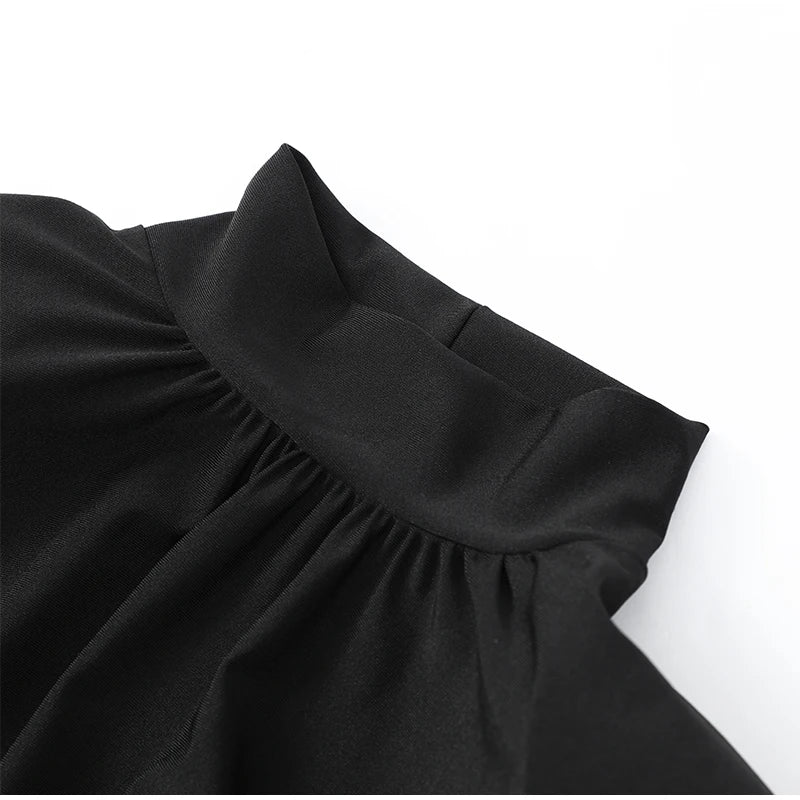 Mini-Robe Noire Épaulettes Plisées & Col Montant — Coupe Slim Tendance 2025
