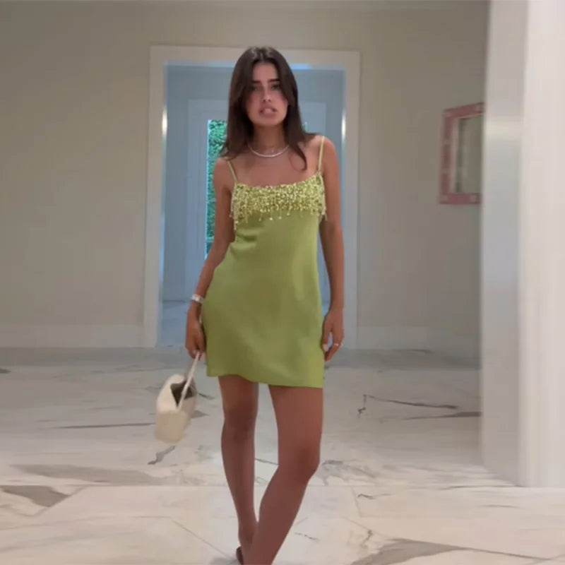 Robe Courte à Sequins & Franges en Satin — Col Carré & Bretelles Spaghetti Été 2026